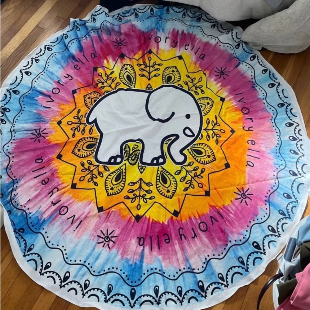 Ivory Ella Vibrant Mandala Round Tapestry - Multicolor
